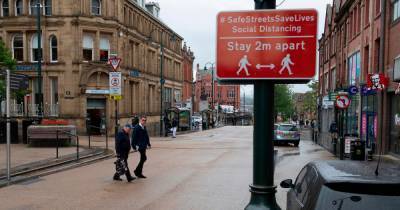 Restrictions banning Oldham residents from socialising with people they don't live with to remain in place - www.manchestereveningnews.co.uk - county Oldham