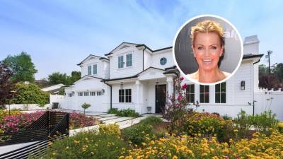 Sportscaster Michelle Beadle Lists Encino Mansion - variety.com - county Valley