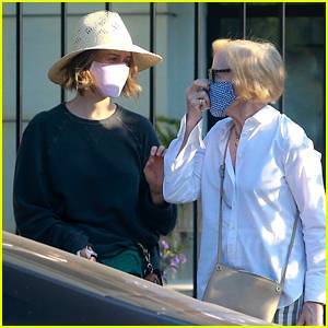 Sarah Paulson & Holland Taylor Spotted On a Rare Outing in L.A. - www.justjared.com - USA - Taylor - county Story - city Holland, county Taylor