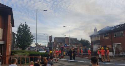 Main road closed as 20 firefighters battle large blaze in derelict house - www.manchestereveningnews.co.uk
