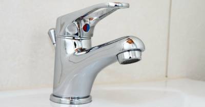 Clever 1p coin cleaning hack that removes grotty limescale from taps - www.dailyrecord.co.uk