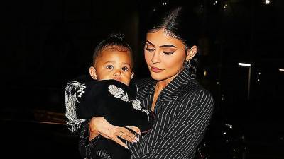 Kylie Jenner Arrives Home After Paris Trip To Adorable Message From Stormi, 2: ‘Welcome Home Mommy’ - hollywoodlife.com