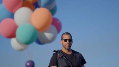 David Blaine Postpones Helium-Balloon Flight YouTube Livestream, Relocates Stunt From NYC to Arizona - variety.com - New Jersey - county Todd - Arizona - county York
