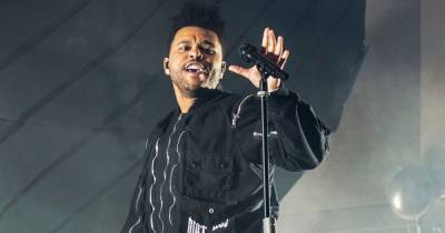 The Weeknd Makes a Grand Return to the VMA Stage With ‘Blinding Lights’ Performance - www.usmagazine.com - New York