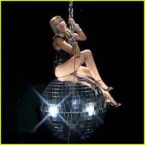 Miley Cyrus Brings Back Her Wrecking Ball for VMAs 2020 Performance of 'Midnight Sky' - Watch Video! - www.justjared.com
