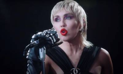 Miley Cyrus Celebrates ‘Wrecking Ball’ Anniversary With ‘Midnight Sky’ Performance At 2020 MTV VMAs - etcanada.com