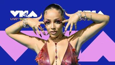 2020 MTV VMAs: Doja Cat Hypes Crowd With Fun and Fab 'Say So' Performance - www.etonline.com