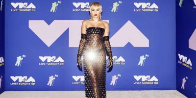 Miley Cyrus shines in a sheer Mugler gown on the 2020 MTV VMAs red carpet - www.msn.com