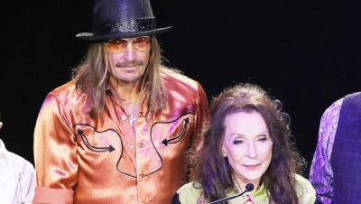 Loretta Lynn Kid Rock Thrill Fans By Getting ‘Married’ On Stage: ‘Sorry Girls, He’s Taken Now’ – Pics - hollywoodlife.com