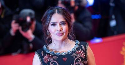 Salma Hayek happily smashes plates after dinner in Greece: Video - www.wonderwall.com - Greece