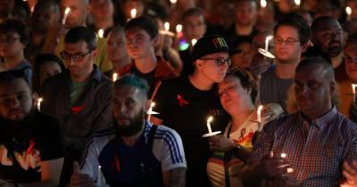 Watch live as Mancunians gather for the Manchester Pride candlelit vigil - www.manchestereveningnews.co.uk - Manchester