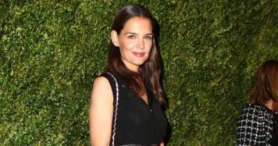 Katie Holmes hailed as 'inspiring' mother by co-star - www.msn.com