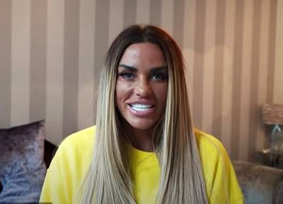 Katie Price shares terrifying photo of her real teeth without veneers - evoke.ie