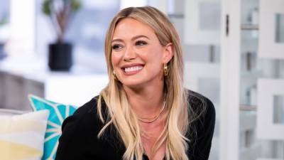 Hilary Duff Shows Off Chiseled Abs in Bikini Pic, Says She Still Eats Bread, Chocolate, and Wine - www.etonline.com