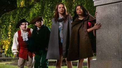 ‘The Sleepover’ Trailer: Kids Discover Their Parents Are World-Class Thieves In Netflix’s New Comedy - theplaylist.net - county Woods