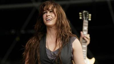 Alanis Morissette: I didn’t want Ironic to be on Jagged Little Pill - www.breakingnews.ie