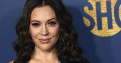 Alyssa Milano tests positive for coronavirus antibodies after three negative results: 'I thought I was dying' - www.msn.com