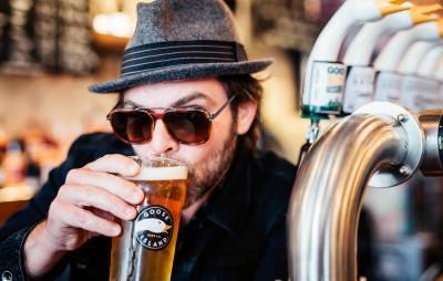 Supergrass announce new IPA to celebrate Goose Island Presents VR gig - www.nme.com