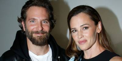 Bradley Cooper and Jennifer Garner Were Spotted Getting Flirty at the Beach, and I Have Questions - www.cosmopolitan.com