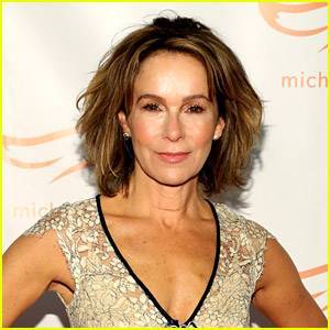 Jennifer Grey Confirmed to Star in New 'Dirty Dancing' Movie! - www.justjared.com - France - Hollywood