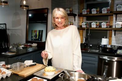 Martha Stewart Claps Back After Being Called For Eating Lobster Meal - etcanada.com