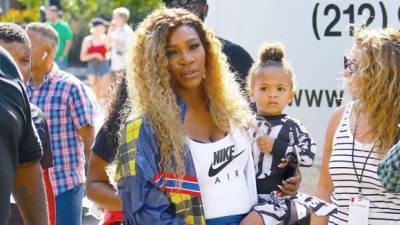 Serena Williams’ Daughter Olympia, 2, Helps Her Mom Dress Up In Cute Pic: ‘She’s Got My Back’ - hollywoodlife.com