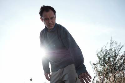 ‘The Third Day’ Trailer: Jude Law & Naomie Harris Are Stuck On A Terrifying Island In HBO’s New Series - theplaylist.net