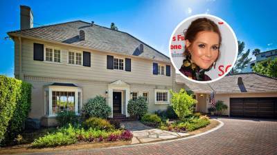 Darby Stanchfield Sells Secluded Glendale Traditional - variety.com - Los Angeles