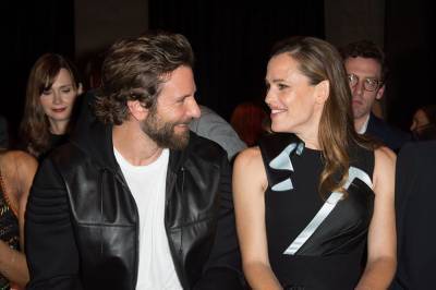 Sources Say Jennifer Garner And Bradley Cooper Are ‘Friends’ After Beach Day Together - etcanada.com