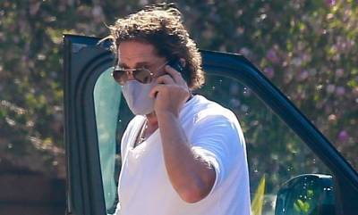 Gerard Butler Meets Up with Friends for Lunch - www.justjared.com - Malibu - city Venice