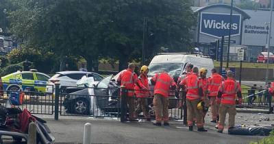 Man arrested on suspicion of drink or drug driving after four vehicle crash in Oldham - www.manchestereveningnews.co.uk - Manchester - county Oldham