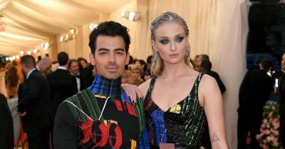 Joe Jonas and Sophie Turner urge fans to wear masks in first photo together since birth of their daughter - www.msn.com