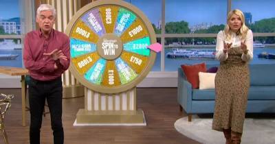 This Morning viewers left emotional as Spin to Win player wins £2,000 whilst visiting 'poorly' mum in hospital - www.ok.co.uk