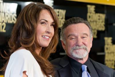 Robin Williams’ Widow Susan Schneider Recalls Doctor’s Orders To Sleep In Separate Beds Due To Her Husband’s Dementia - etcanada.com