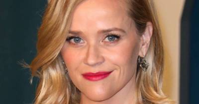 Reese Witherspoon shares glimpse inside her charming blue themed foyer and front room - www.msn.com
