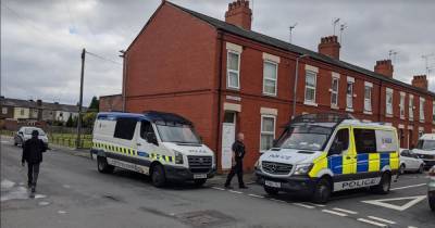 Two guns recovered, four men arrested after armed police swoop on Salford terraced house - www.manchestereveningnews.co.uk - Manchester