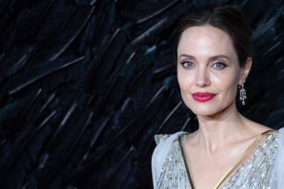 Angelina Jolie Donates To Lemonade Stand Raising Money For Yemen - etcanada.com - France - county Angelina - Yemen