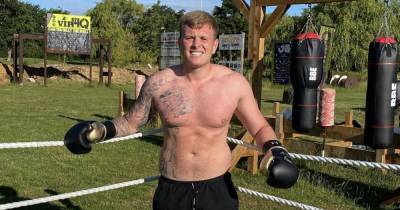 Inside Tommy Mallet's weight loss journey as he battles his 'love handles' following two stone loss - www.ok.co.uk