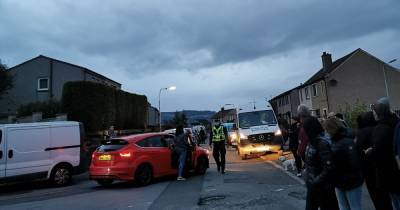 Police race to Fife street after protest over 'peadophile' claims breaks out - www.dailyrecord.co.uk