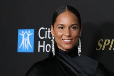 Alicia Keys launches $1 billion fund for black businesses - www.hollywood.com