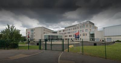 Entire year self-isolating after Salford pupil tests positive for Covid-19 - www.manchestereveningnews.co.uk - county King William