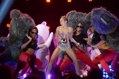 Miley Cyrus’s 2013 VMA Performance Made Her Realize She Could Use Her Platform For ‘A Greater Purpose’ - etcanada.com