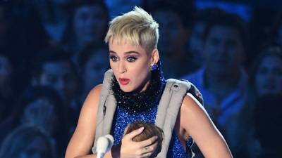 Katy Perry gives fans a look at baby gift from Taylor Swift - www.breakingnews.ie