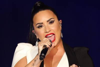 Demi Lovato Calls Out Fake Tweets About Selena Gomez Allegedly Shared By Fiancé Max Ehrich - etcanada.com