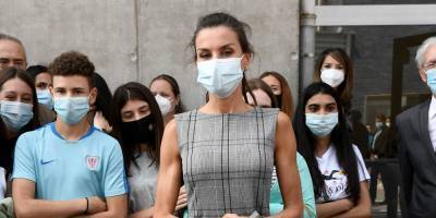 queen Letizia - Spain's Queen Letizia Celebrates School Starting While Her Own Daughters Are In Quarantine - justjared.com - Spain