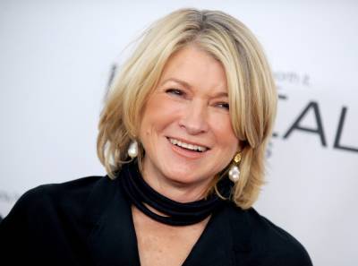 Martha Stewart Talks Her Viral Pool Selfie And If Donald Trump Is Cut Out For President - etcanada.com