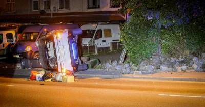 Dramatic pictures show aftermath of crash after Range Rover smashes into wall at 1am - www.manchestereveningnews.co.uk