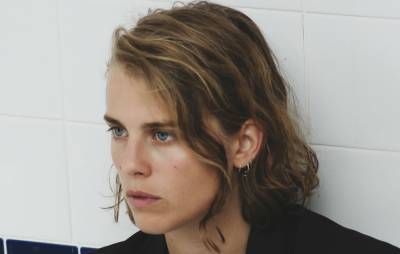 Marika Hackman covers ‘Realiti’ by Grimes and announces ‘Covers’ album - www.nme.com