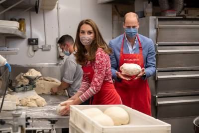 Prince William And Kate Middleton Were Hands On While Helping To Make Bagels During London Outing - etcanada.com - Centre - city London, county Centre
