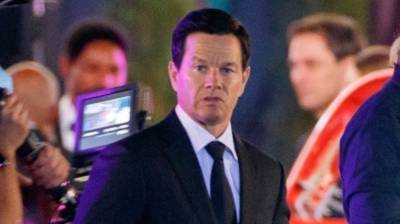 Mark Wahlberg Suits Up While Filming 'Uncharted' in Berlin - www.justjared.com - Germany